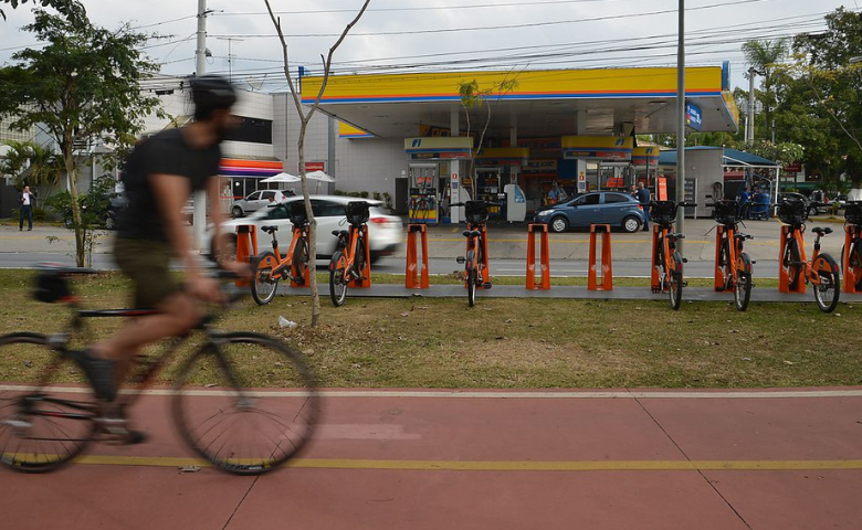 Prática de atividades físicas e promoção da saúde no ambiente urbano